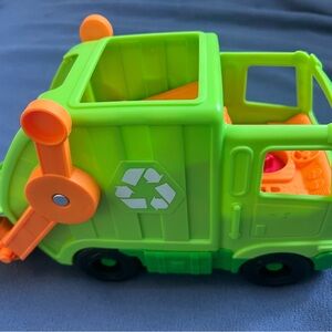 Little people recycling truck